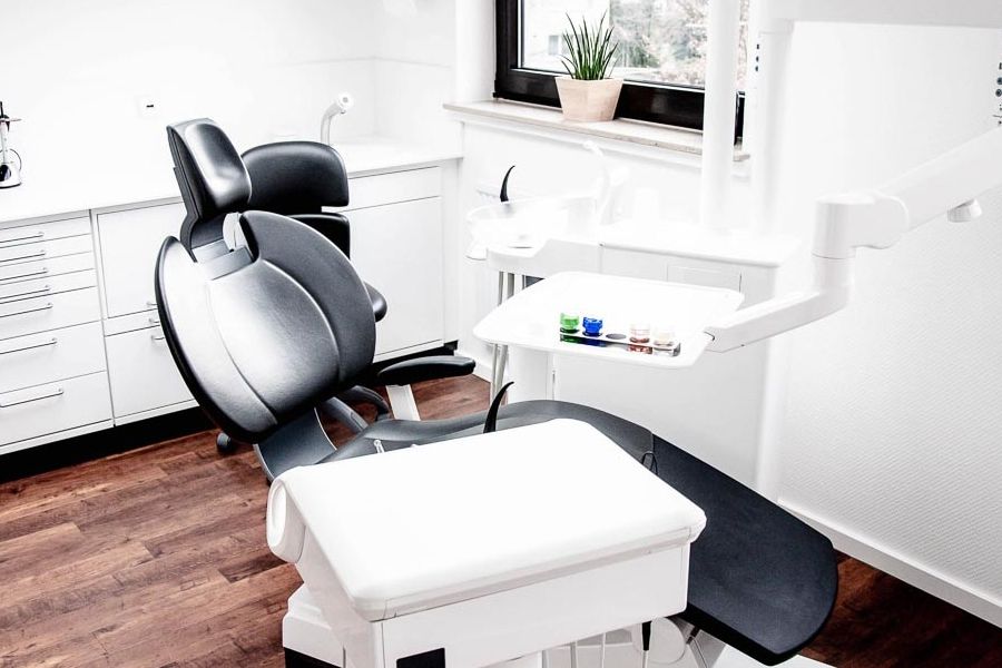 Behandlungszimmer in der Zahnarztpraxis Dr. Hüning – Zahnärzte Bochum-Harpen