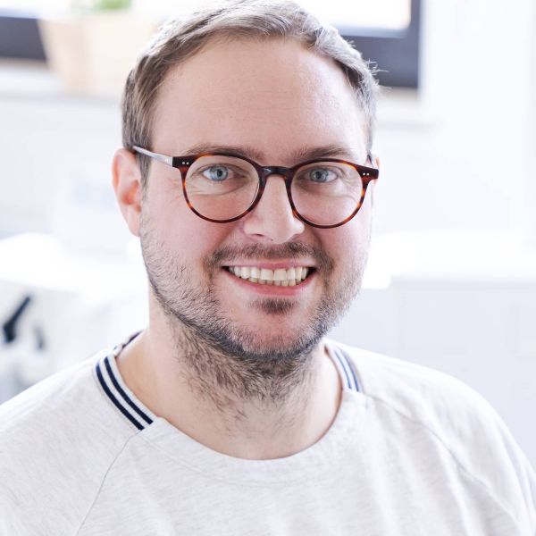 Zahnarzt Steffen Hüning in der Zahnarztpraxis in Bochum-Harpen