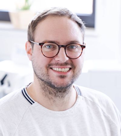 Zahnarzt Steffen Hüning in der Zahnarztpraxis in Bochum-Harpen