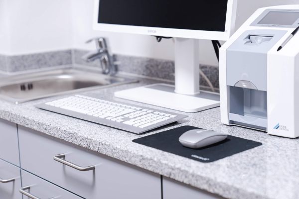 Technische Geräte in der Zahnarztpraxis Dr. Hüning – Zahnärzte Bochum-Harpen