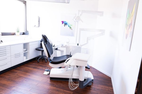 Behandlungszimmer in der Zahnarztpraxis Dr. Hüning – Zahnärzte Bochum-Harpen