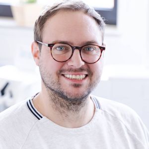 Zahnarzt Steffen Hüning in der Zahnarztpraxis in Bochum-Harpen