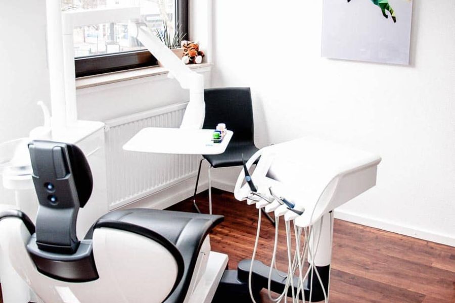 Behandlungszimmer in der Zahnarztpraxis Dr. Hüning – Zahnärzte Bochum-Harpen